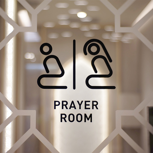  غرف الصلاة للرجال والنساء